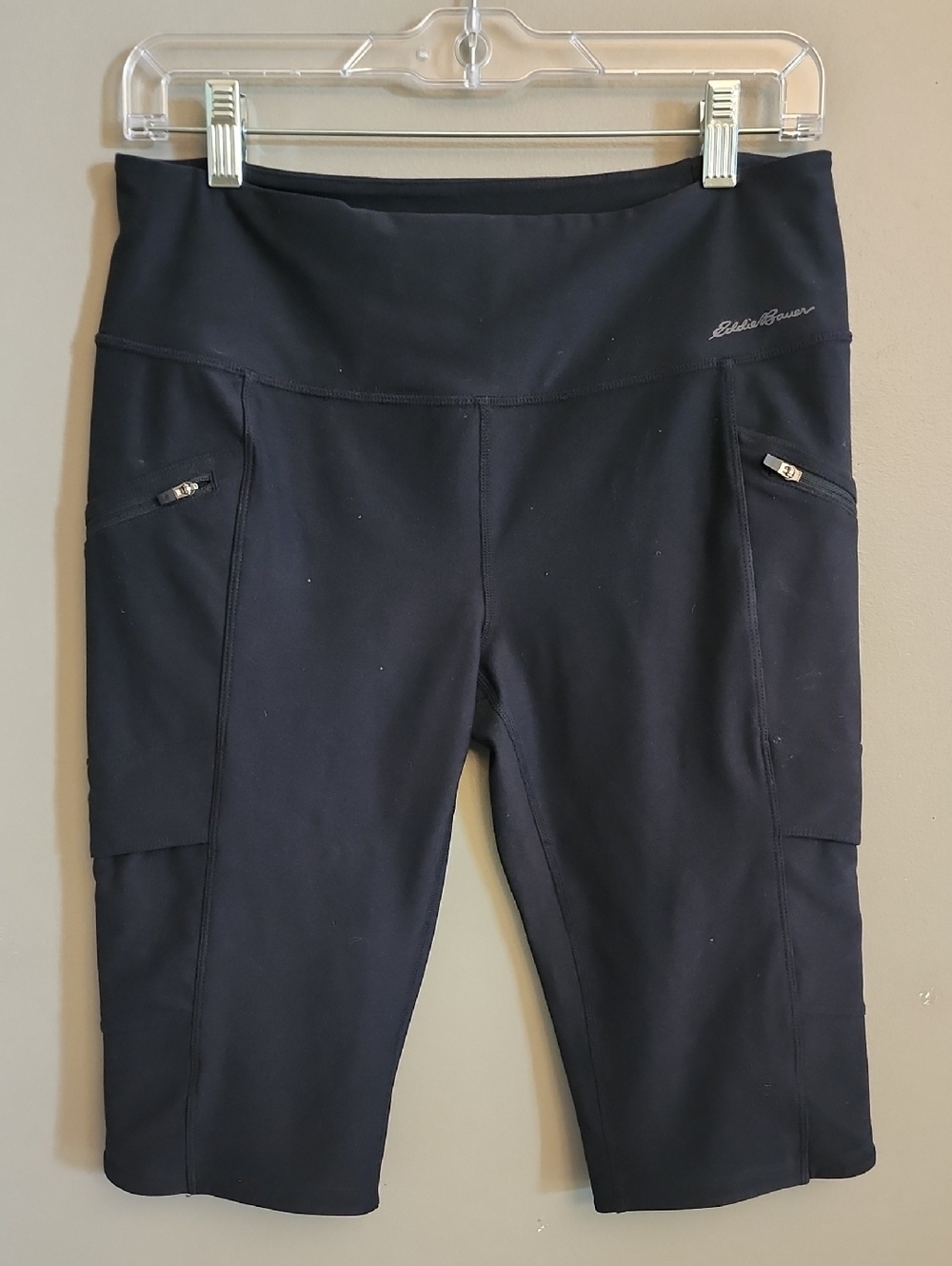 Eddie Bauer Black Capri Performance Leggings with Zipper Pockets